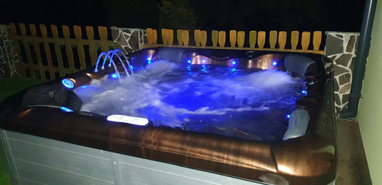 Forrest Hotel Chomutov Exterior foto